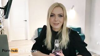 A beautiful neighbor came to visit and received an amazing blowjob