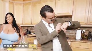 Big booty babes Sofia Rose and Ms London in scissoring action