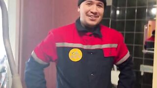 A woman was unfaithful to her husband with a locksmith and received a creampie