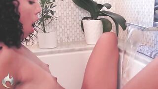 The morning is the most wonderful time to enjoy passionate sex with a babe