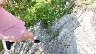 A pick-up guy fucked a girl with a wet pussy outdoors