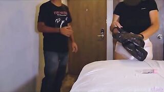 I asked for a consoler online and I was fucked by the delivery guy, inexperienced young man