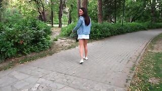 A quick blowjob in the park with a hot brunette and a thrilling finish