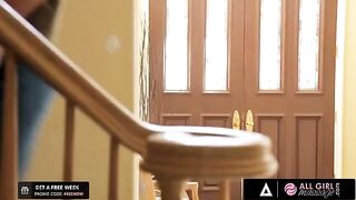 Riley Reid helps her bestie Carter Cruise to master massage skills