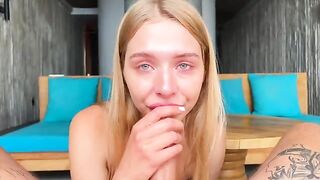 The Californiababe cheats on her husband with a psychotherapist in a sneaky session