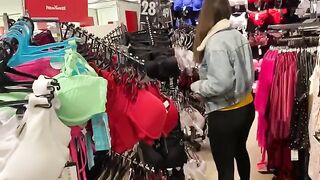 Shopping at ChihuahuaSU ended with a toilet gallery fuck