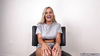 The girl with big natural boobs knows how to fuck with a guy