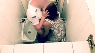 Tinder date ends up with a quickie in the restaurant toilet, pure fire!
