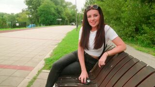 A risky blowjob in the park with a hot brunette babe and a cumshot in her mouth