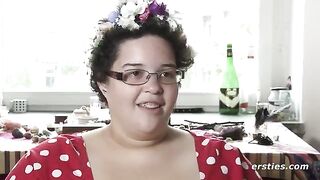 An amateur girl plays with her pussy using her fingers in a sensual session