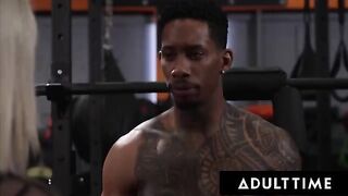 Muscle hunk stuffs Zaawaadi’s holes in intense session