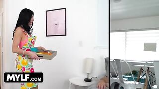 The best housewife Piper Press with huge tits is at her work