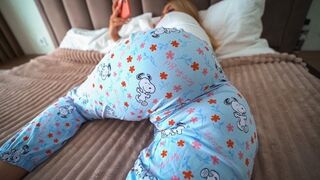 The stepdaughter seduces her stepfather by leaving the door open while watching porn