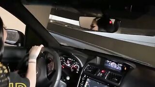 Babe agreed to suck a dick in the car in the parking lot