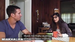 Můj přítel mi nedovolí mít trojku, takže jsem hadem se dvěma černochy