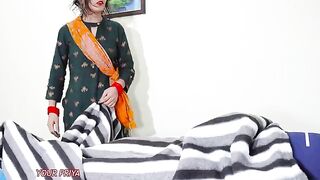 An Indian maid saw my cock through the blanket