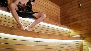 I showed my dick to three strangers in the sauna and they were amazed