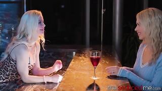 Teen Jill Kassidy gets seduced by lesbian bartender