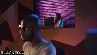 Keisha, a singer with stunning curves, and Anton, a producer, create sweet music together