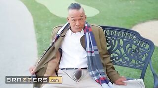 Guy flashes his dick at hot ebony chick in the park