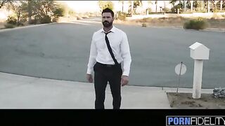 Perfect housewife Anna Bell Peaks gets fucked hard
