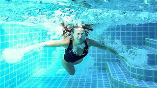 The rescuer's girlfriend prank called him to the pool