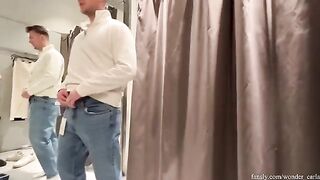 A daring encounter in the fitting room of a shopping mall, with intense passion and close calls