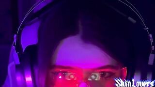 A gamer girl gets fucked hard and reaches orgasm