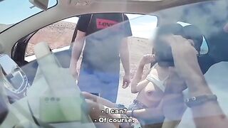 A stranger exhibitionist guy fucked a girl in the street