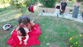 Sex on the meadow with a stranger for Alexandra Wett