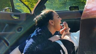 Eva Soda had sex in the car with an unfamiliar girl