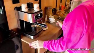 A good morning with a special coffee for a blonde Leah Meow