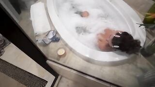 Cute girl shares bathroom with stepbrother, but no sex