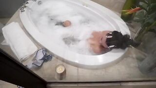 Cute girl shares bathroom with stepbrother, but no sex