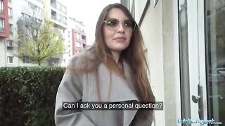 A young babysitter fucks with a stranger in her flat for cash