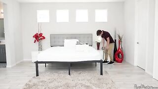 A mature beauty Jordan Maxx got fucked by a mover