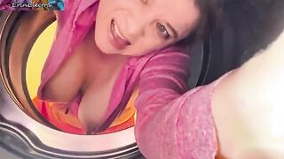 The stepmom got stuck in the washing machine and received a creampie
