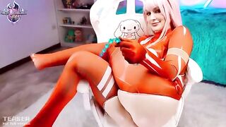 Zero Two makes cum by squirting her pussy