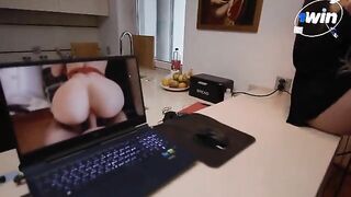 Fix the laptop and get laid with a cute teen, it’s a win-win!