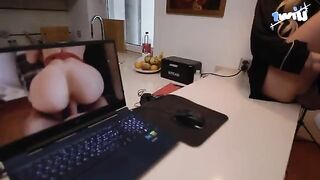 Fix the laptop and get laid with a cute teen, it’s a win-win!