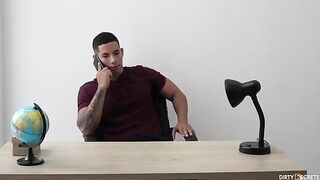 I fucked an agent who wanted to meet my huge dick