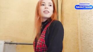 A busty girl met a YouTuber in the vestibule and got fucked at his place