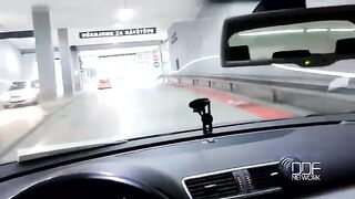 A beautiful woman gave a blowjob to a man driving the car