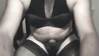 While jerking off, the second hand suddenly plunged into the ass hole