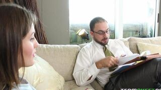 The girl has no panties when she came to her stepfather’s house