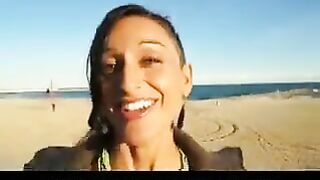 Juicy nigersh bounces on the dick and gets it on her cheek