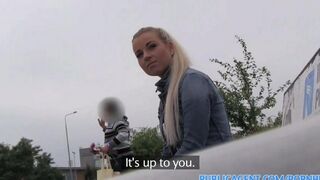 A blonde girl got into the car after being stopped on the road
