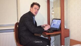 A room neighbor offered sex for money, a steamy encounter in HD