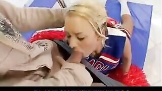 A gymnast has an awesome sex after sitting on the twine