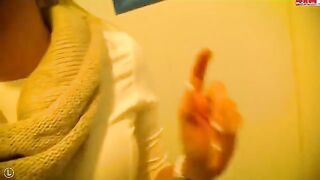 Girl makes a blowjob in the toilet with a stranger she picked up